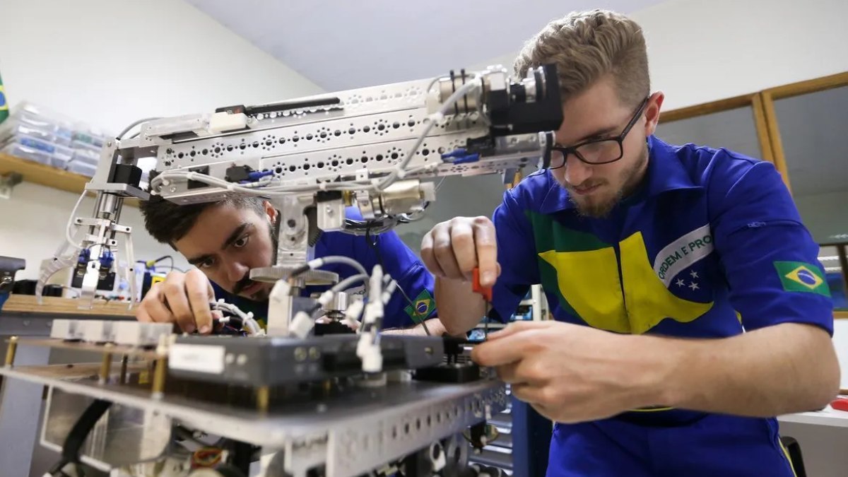 Governo de MG prevê expansão do programa Trilhas de Futuro