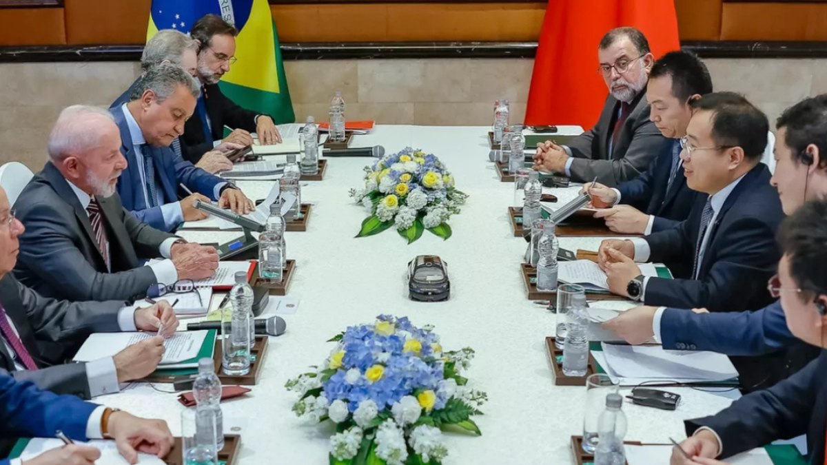 Lula se reúne com representantes de empresas chinesas Lula se reúne com representantes de empresas chinesas