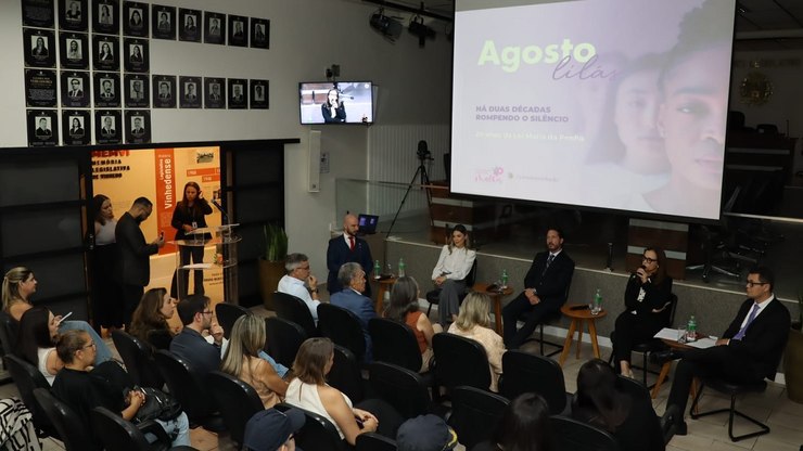 Lei Maria da Penha é tema de debate na Câmara de Vinhedo