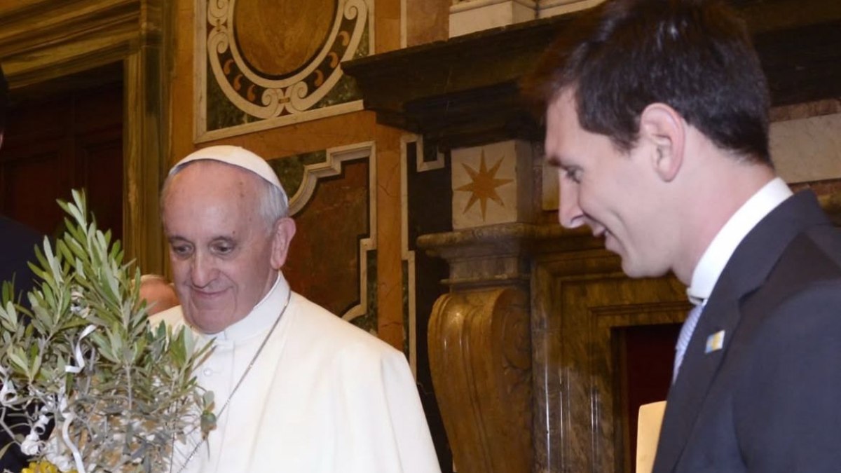 Messi se pronuncia após morte do Papa Francisco Messi se pronuncia após morte do Papa Francisco