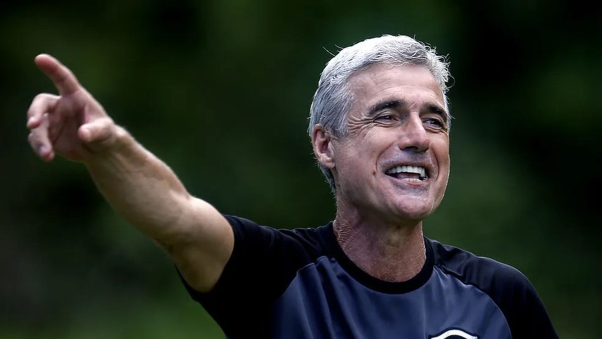 Luís Castro deixou o  Botafogo em 2023 rumo ao Al-Nassr