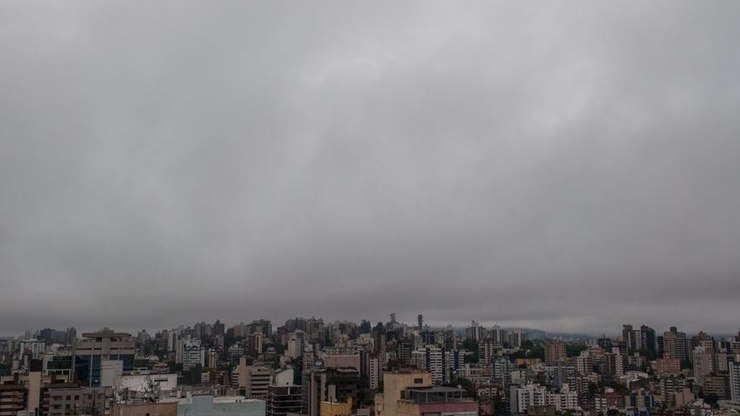 Temporais ganham força no RS; veja quando a chuva avança