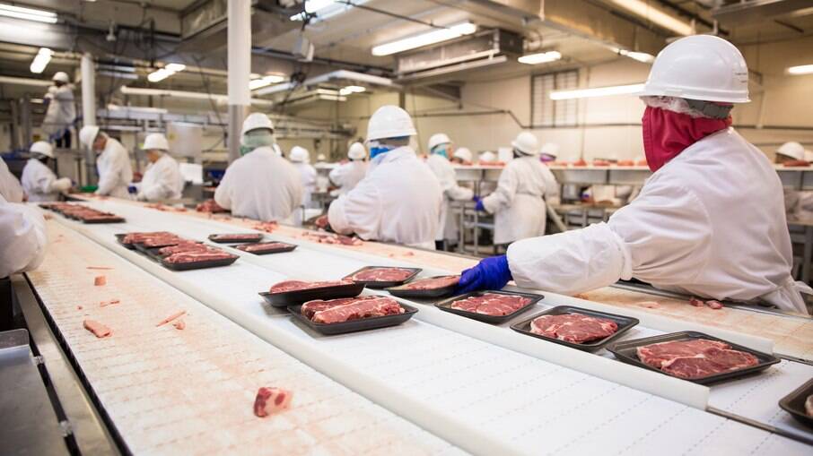 Contra disparada ainda maior dos preços dos alimentos, governo cortou imposto de importação de alimentos, como a carne bovina