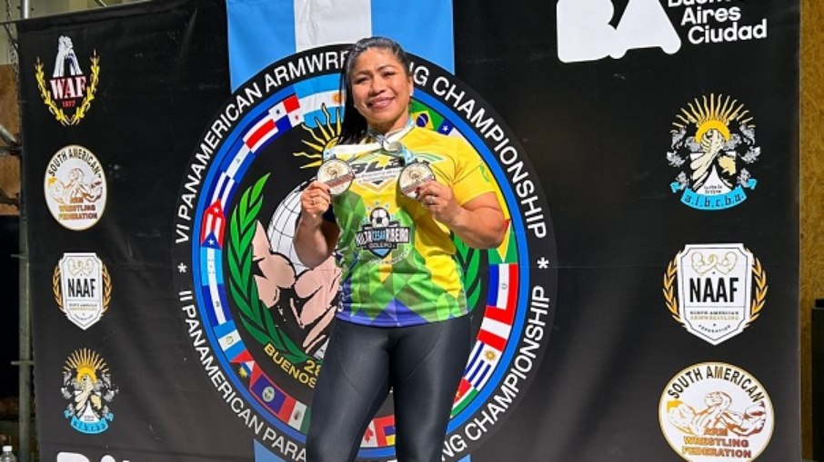 Rose Santos é tricampeã do Braço de Ferro