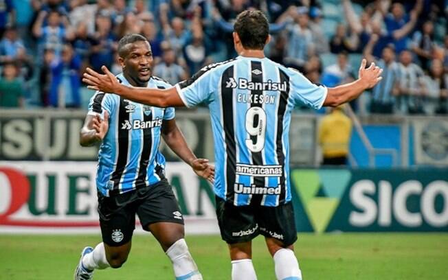 Feliz pela estreia, Elkeson cita expectativa antes de entrar em campo pelo Grêmio