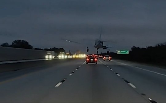 VÍDEO: avião cai sobre carro em tentativa de pouso em avenida