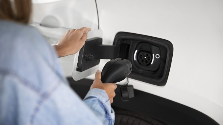 Carregadores rápidos de veículos elétricos elevam poluição do ar