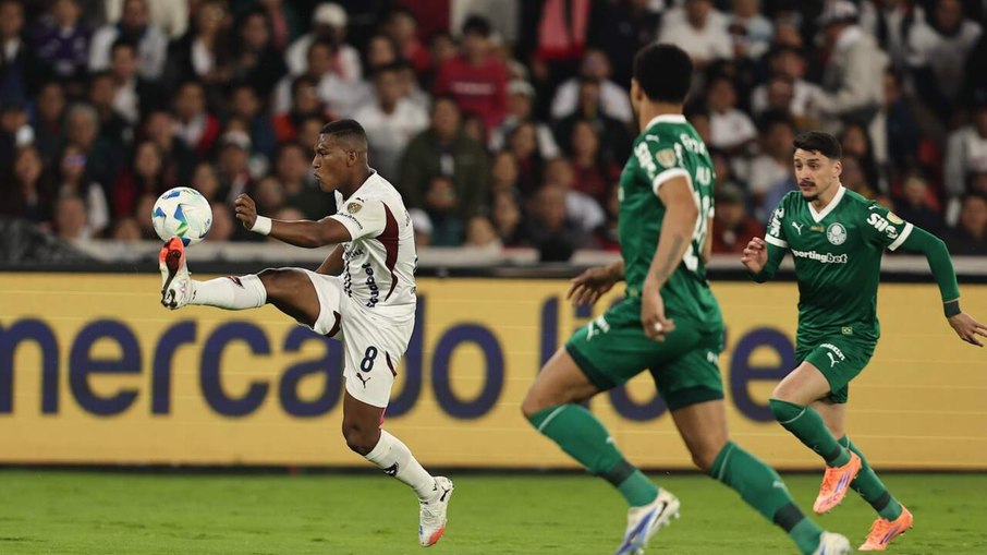 LDU venceu o Palmeiras por 3 a 0 nesta quinta-feira (23)