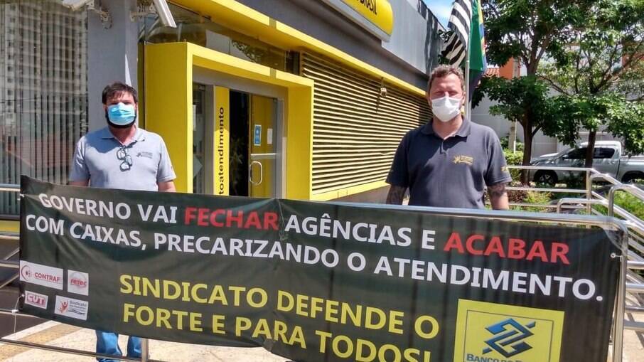 Sindicato se mobiliza contra projeto de reestruturação do BB Sindicato se mobiliza contra projeto de reestruturação do BB