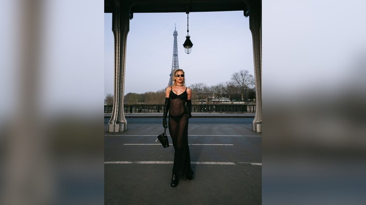 Virginia Fonseca brilha&nbsp;com look ousado em desfile da Balenciaga