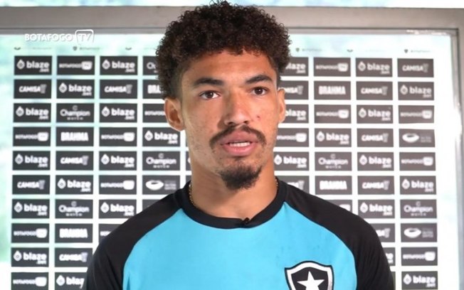 Adryelson analisa chegada ao Botafogo, destaca 'parceria' com Cuesta e exalta apoio da torcida