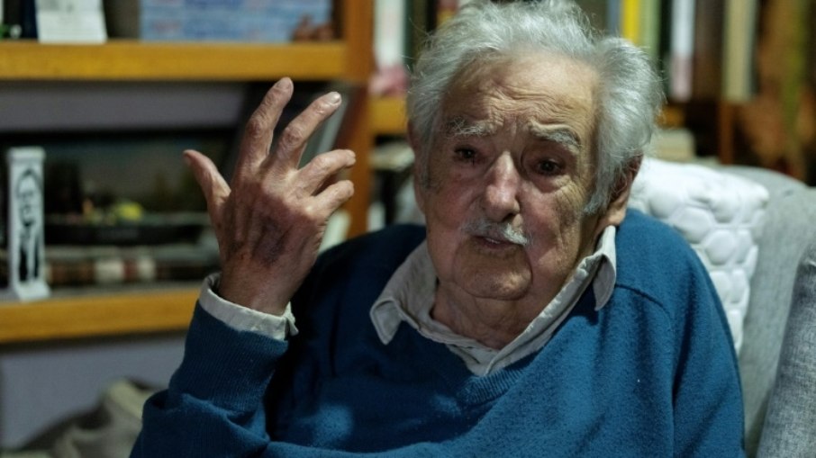 O ex-presidente do Uruguai José 'Pepe' Mujica (2010-15) em  entrevista à AFP em 28 de novembro de 2024 em sua casa nos arredores de Montevidéu