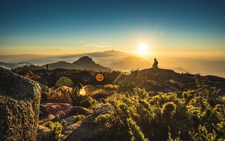 Jovem é resgatada do Pico dos Marins no helicóptero da polícia