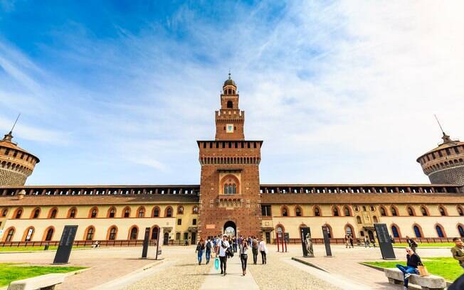 Turismo em Milão: o Castello Sforzesco é um ótimo exemplar da arquitetura e das artes medieval e renascentista