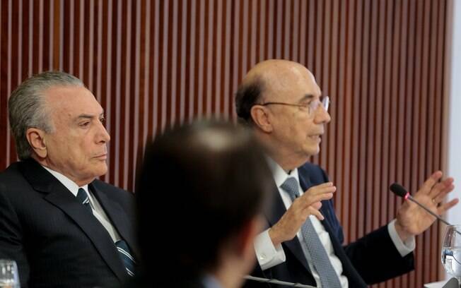 Michel Temer e Henrique Meirelles participaram de reunião sobre reforma da Previdência no Palácio do Planalto