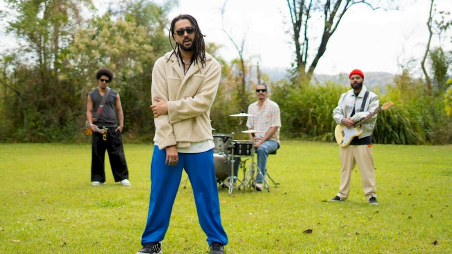 Julies celebra aniversário com a inédita 'Quando o Amor Chamar'