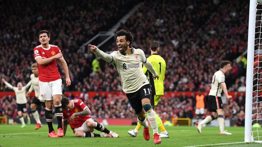 Salah anotou hat-trick em goleada histórica contra o rival Manchester United, no Old Trafford