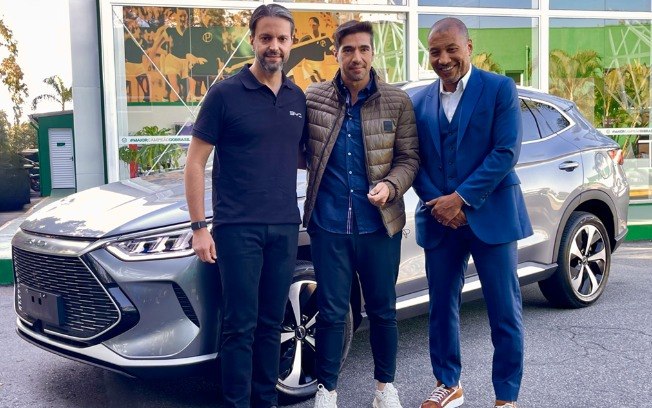 Alexandre Baldy, consultor da BYD (esq.), Abel Ferreira e Mauro Silva, dirigente da Federação Paulista Alexandre Baldy, consultor da BYD (esq.), Abel Ferreira e Mauro Silva, dirigente da Federação Paulista