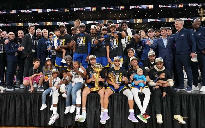 Título do Golden State Warriors na NBA é celebrado por astros do esporte