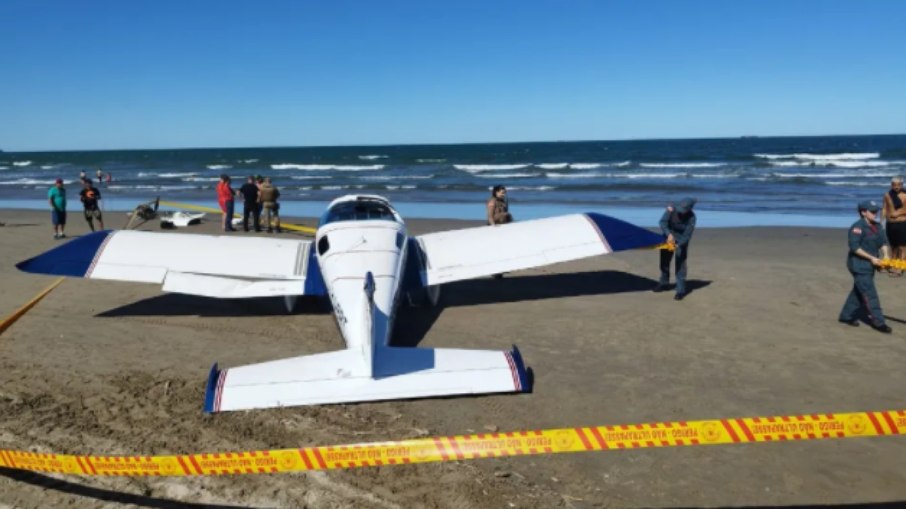  Avião monomotor faz pouso de emergência 