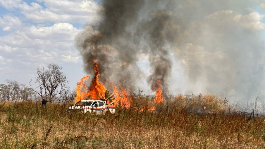 Defesa Civil combateu incêndios em Pedregulho (SP)