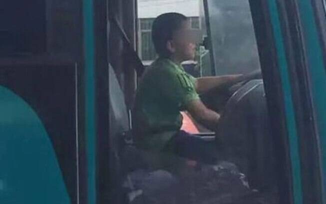 A criança roubou o ônibus e dirigiu por cerca de 40 minutos