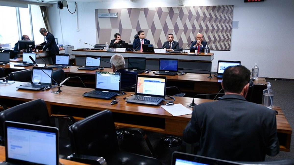 Comissão de Constituição e Justiça (CCJ) Comissão de Constituição e Justiça (CCJ)