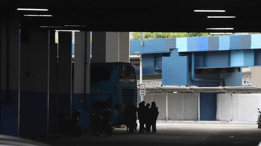 Sequestro de ônibus na Novo Rio teve 16 reféns.