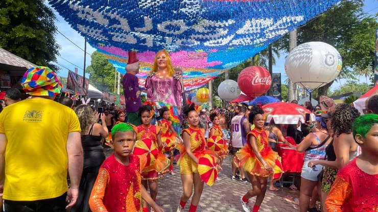 "Ai que calor": veja imagens do Carnaval de Olinda nesta segunda