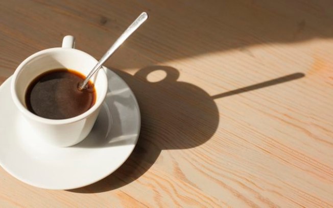 Como saber eletricidade estática te ajuda a fazer um café melhor