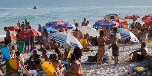 Surtos de norovírus crescem em festas e viagens de fim de ano