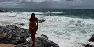 Ex-BBB Fernanda Bande movimenta a web com cliques ousados de biquíni