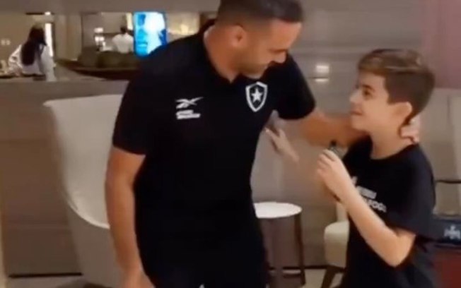 Artur Jorge recebe Henrique Glorioso na concentração do Botafogo 