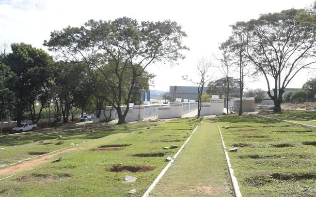 Cemitério Bonsucesso, assim como os demais, não abriram as portas na fase mais grave da pandemia. Cemitério Bonsucesso, assim como os demais, não abriram as portas na fase mais grave da pandemia.