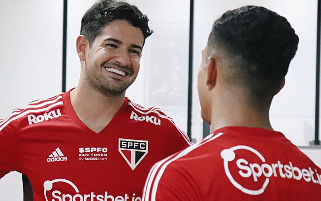 Presidente do São Paulo descarta retorno de Alexandre Pato