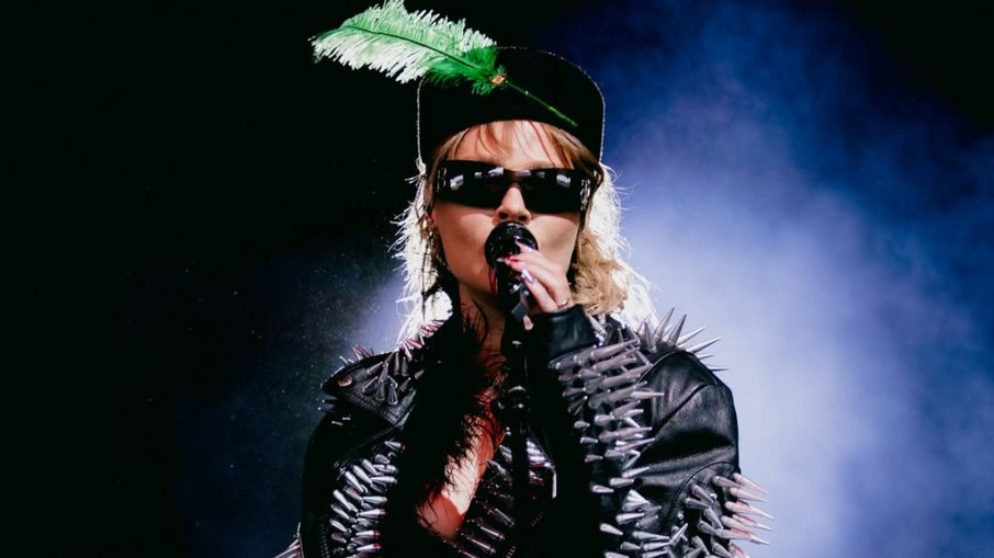 A Arte das Unhas Brasileiras Brilha no Coachella: Conheça a Nail Artist por Trás do Visual de Luísa Sonza