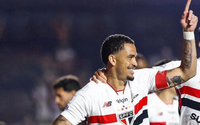 Gustavo Santana comemora seu primeiro gol pelo Soberano