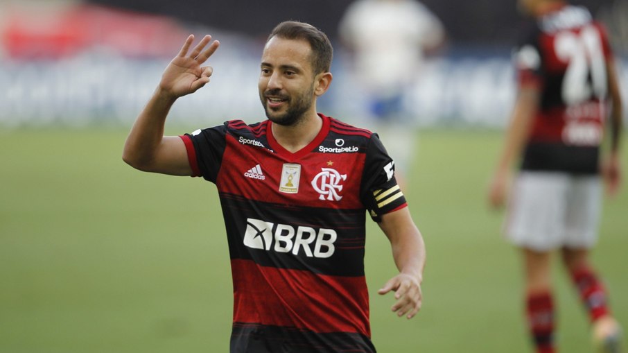 Éverton Ribeiro não tem futuro definido no Flamengo
