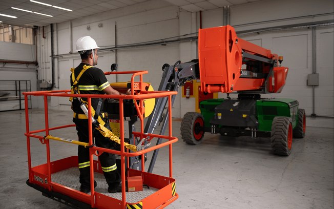 Plataformas elevatórias são opção para trabalho em altura