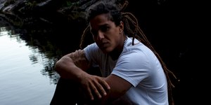 Emmano mergulha na afrorreligiosidade em 'Gira de Esquerda'