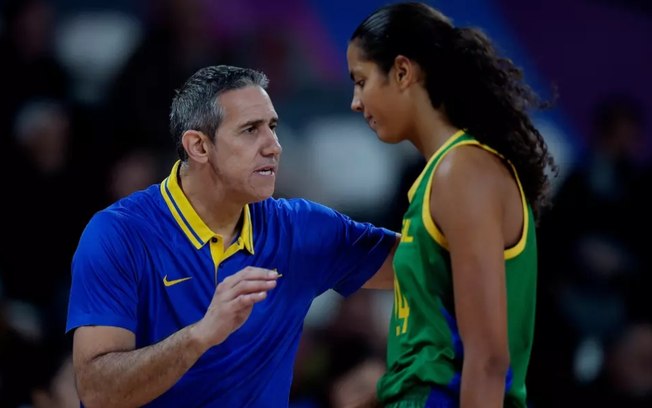 José Neto pede demissão da seleção feminina de basquete após polêmica de preparador físico