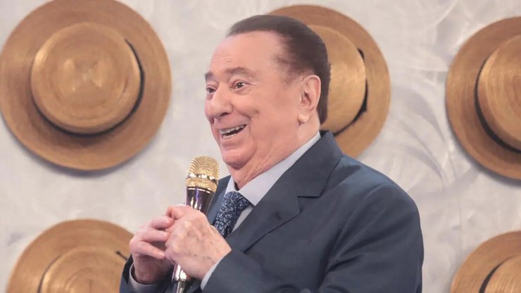 Raul Gil é internado em São Paulo após indisposição