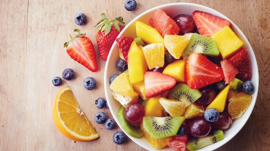 As frutas são alguns dos alimentos que podem ajudar a manter a hidratação corporal