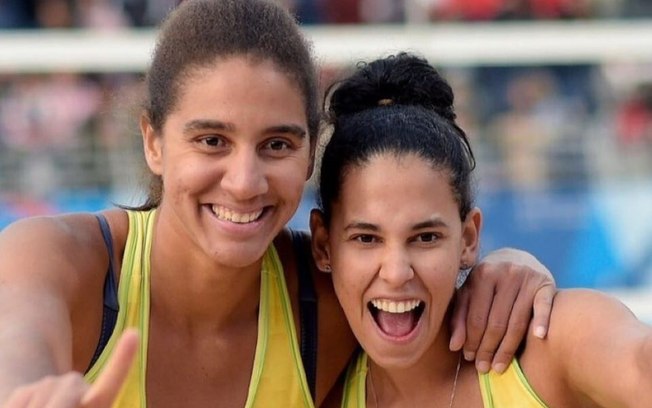 É ouro! Brasil vence o Canadá no vôlei de praia por 2 a 1