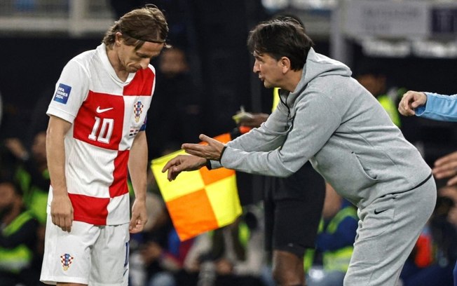 Zlatko Dalic passa instruções para Luka Modric durante amistoso entre Croácia e Egito, em março deste ano