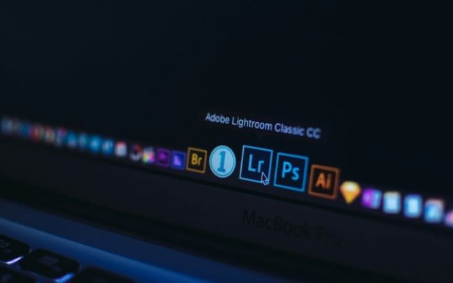 Adobe sugere que pode acessar conteúdo privado e revolta usuários