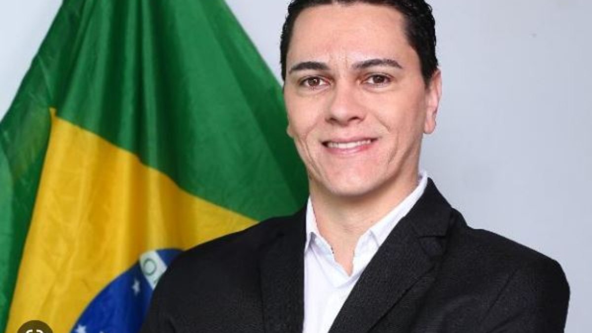 Carlos Victor Carvalho, conhecido como CVC, foi exonerado do gabinete do deputado estadual Filippe Poubel (PL)