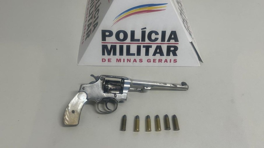 Polícia Militar prede em flagrante motociclista com porte ilegal de arma Polícia Militar prede em flagrante motociclista com porte ilegal de arma