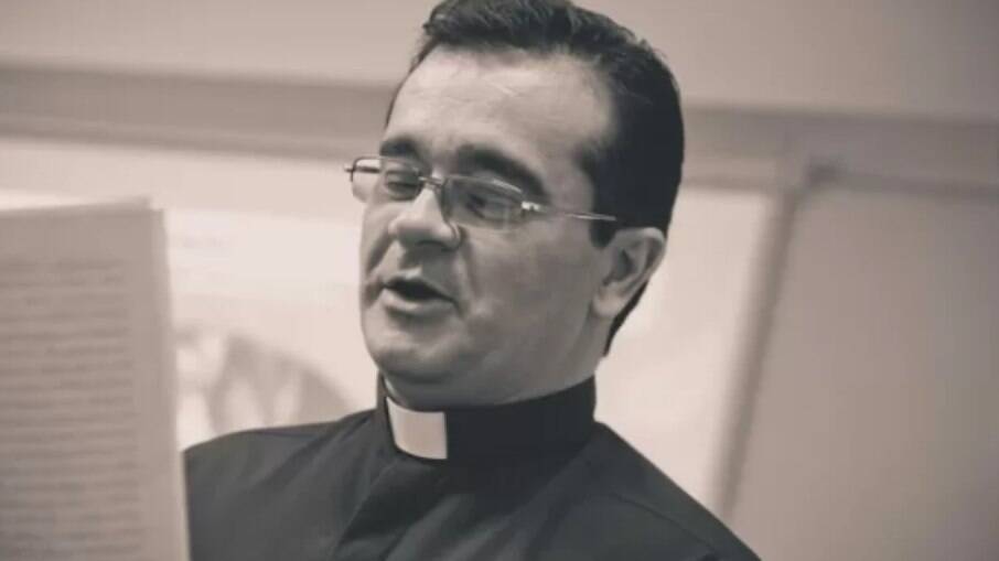 Desligamento do padre foi divulgado por arcebispo