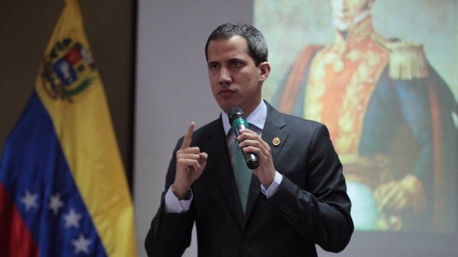 Juan Guaidó entrou a pé na Colômbia para participar de uma conferência internacional